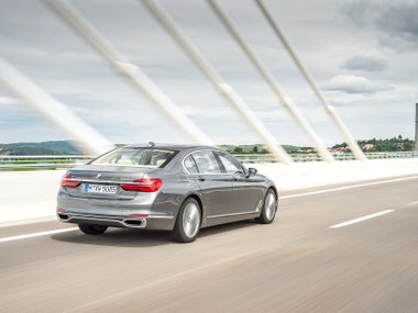 slide image for gallery: 17775 | BMW 7 серии в Португалии