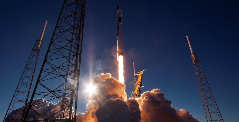 Ракета Falcon 9. Фото: Твиттер