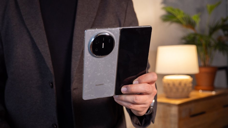 Смартфон Huawei Mate X6 Смартфон Huawei Mate X6