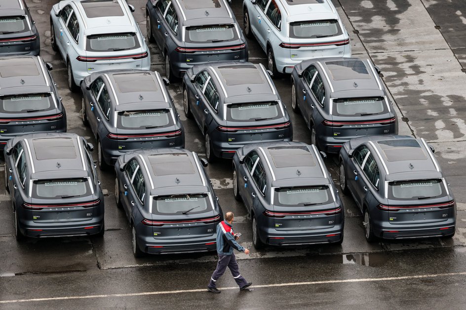 Китайские автомобили марки Geely на территории Владивостокского морского порта Китайские автомобили марки Geely на территории Владивостокского морского порта