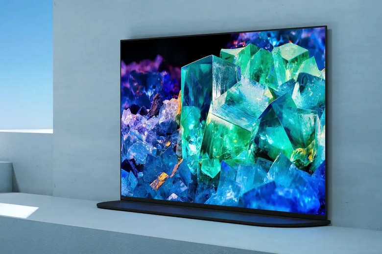 Один из телевизоров с QD-OLED матрицей — Sony Bravia XR A95K. Его стоимость составляет почти $3000 за 55-дюймовую версию и почти $4000 за 65-дюймовую. Фото: Sony