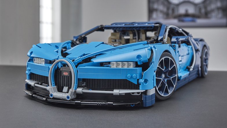 slide image for gallery: 23646 | Bugatti Chiron в масштабе 1:8