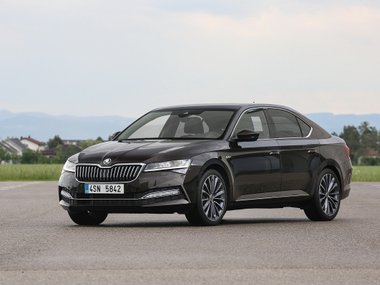 slide image for gallery: 25097 | Skoda Superb