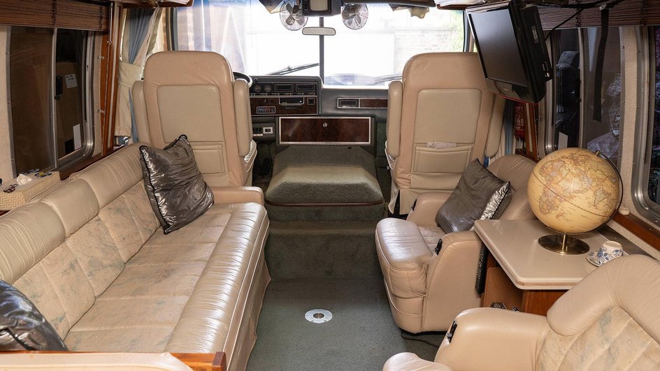 В Великобритании продают кемпер Airstream, простоявший 20 лет в сарае В Великобритании продают кемпер Airstream, простоявший 20 лет в сарае