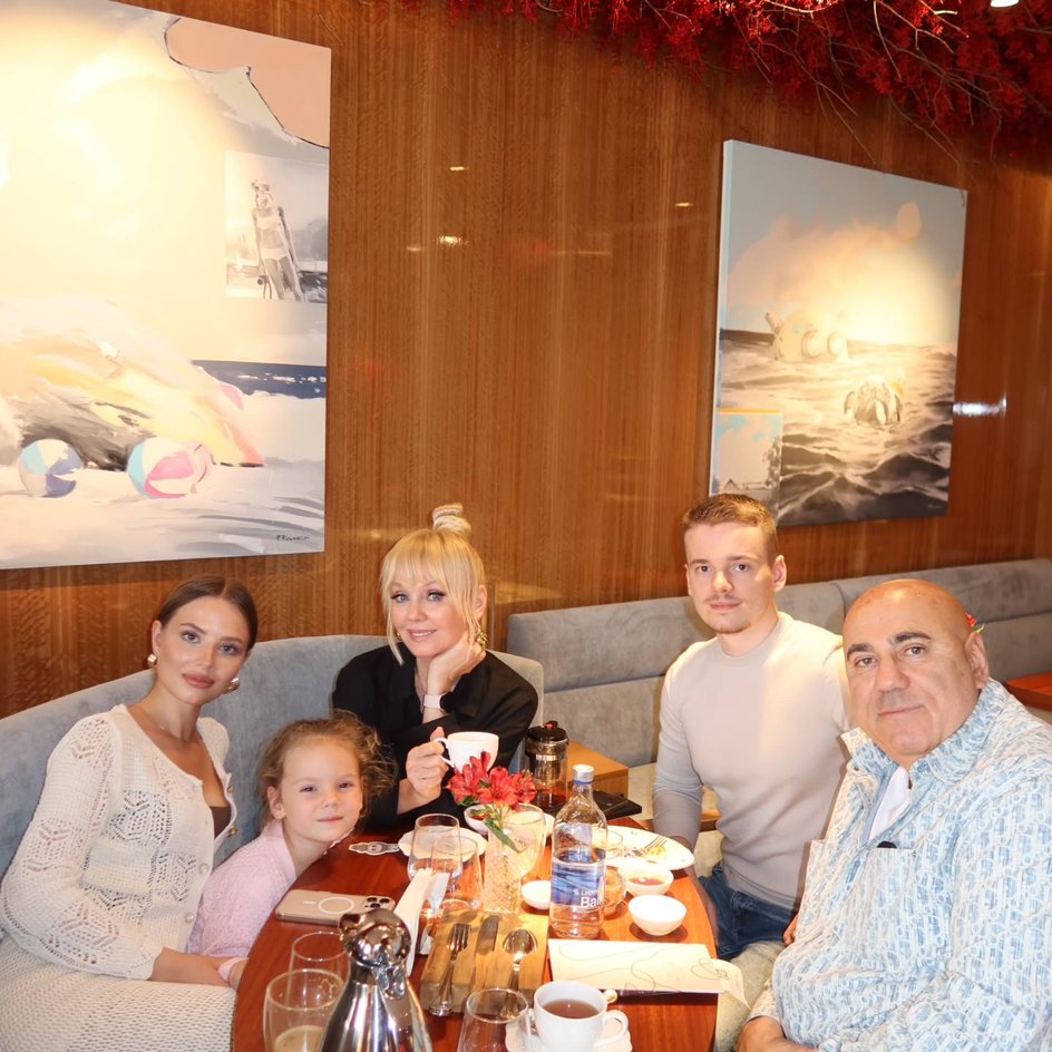 Валерия с семьей Валерия с семьей