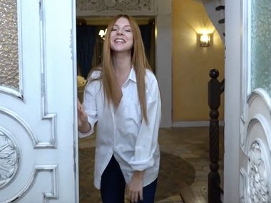 Наталья Подольская показывает свой дом. Фото: НТВ