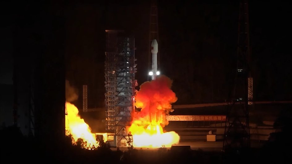 Старт ракеты с Tianlian-2 в Китае Старт ракеты с Tianlian-2 в Китае