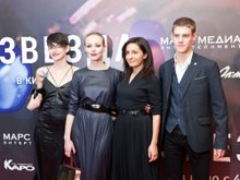 Павел Табаков с Анной Меликян и партнершами по фильму «Звезда»