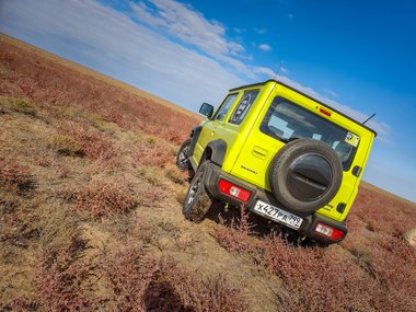 slide image for gallery: 25066 | Анонс: Suzuki Jimny в степях Калмыкии