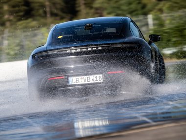 slide image for gallery: 27227 | Porsche Taycan