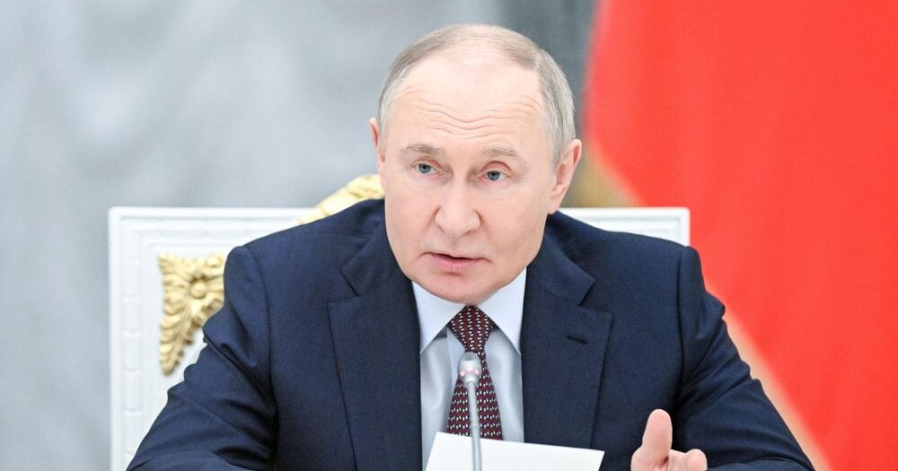 Путин в воскресенье пообщается с авторами учебника по истории