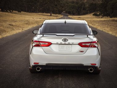 slide image for gallery: 26098 | Toyota Camry TRD
