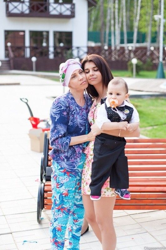 Светлана Устиненко с дочерью и внуком Светлана Устиненко с дочерью и внуком