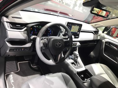 slide image for gallery: 23805 | Toyota RAV4 Hybrid
