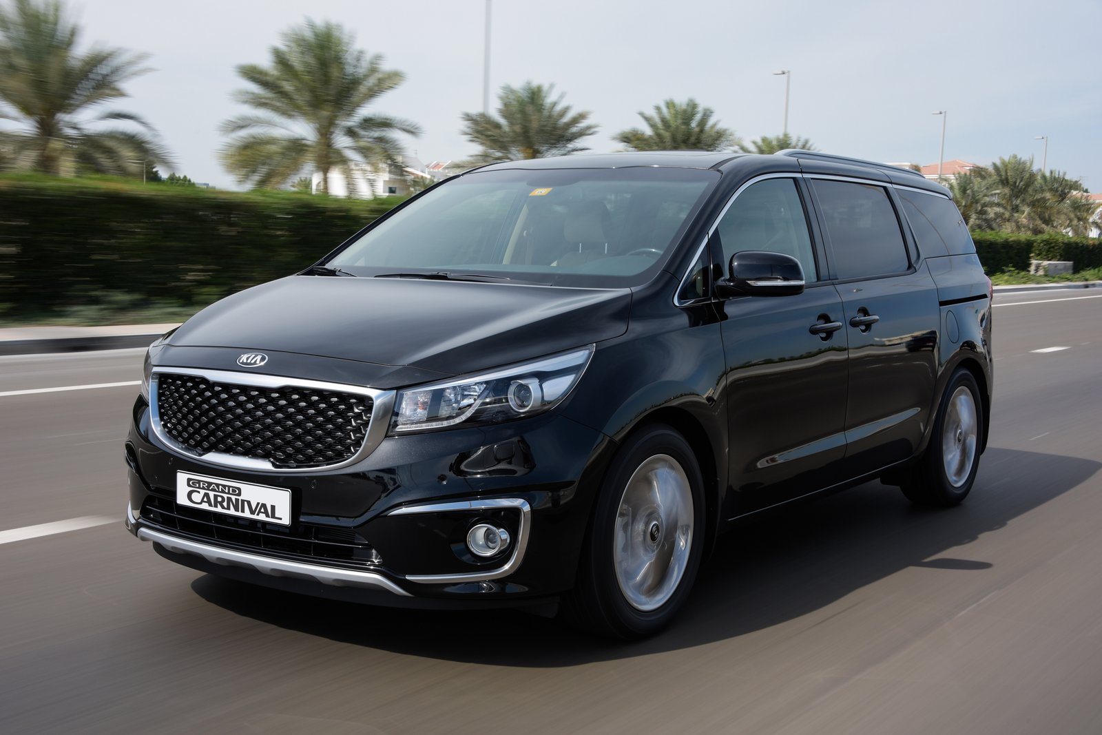 Чем интересен Kia Carnival с пробегом