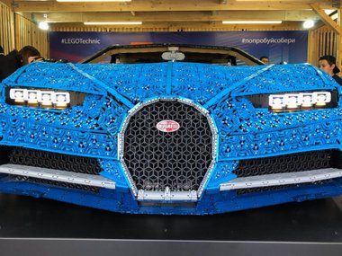 slide image for gallery: 24805 | Bugatti Chiron из Lego