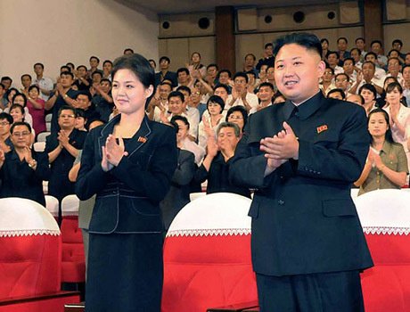 Ким Чен Ын со своей будущей супругой Ри Соль Джу