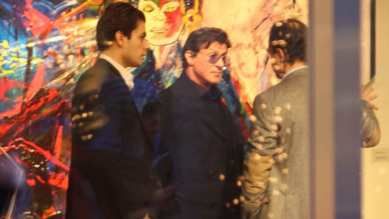 Сильвестр Сталлоне на выставке своих картин