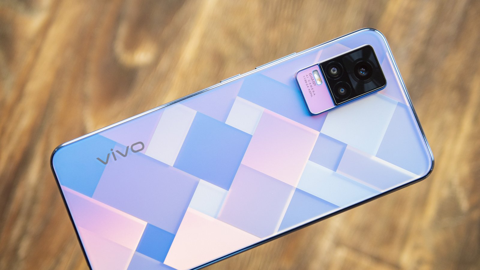 Смартфоны Vivo V21 серии — уникальная фронтальная камера, оптический стаб,  броский дизайн - Hi-Tech Mail.ru