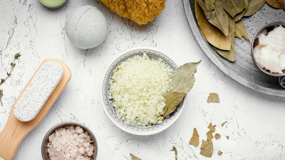 Мисочки с морской солью и содой для изготовления бомбочки для ванны Мисочки с морской солью и содой для изготовления бомбочки для ванны