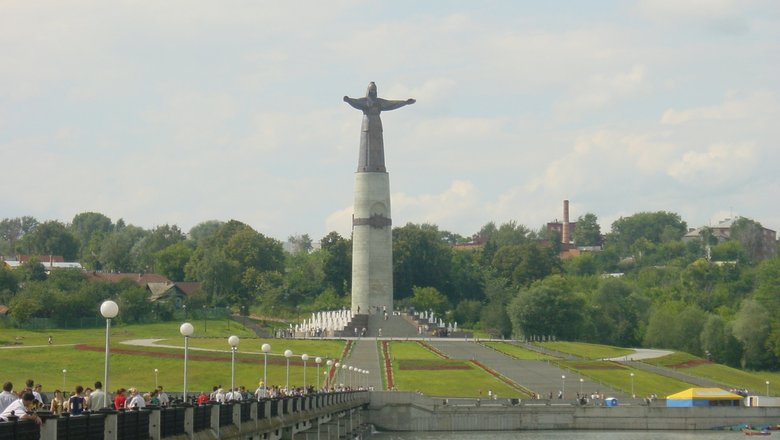 Монумент «Мать-Покровительница» в Чебоксарах.