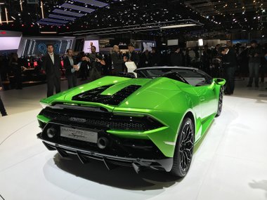 slide image for gallery: 24216 | Lamborghini Huracan Evo Spyder