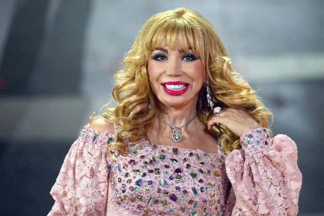 Почему лицо 55-летней Маши Распутиной так сильно изменилось Почему лицо 55-летней Маши Распутиной так сильно изменилось