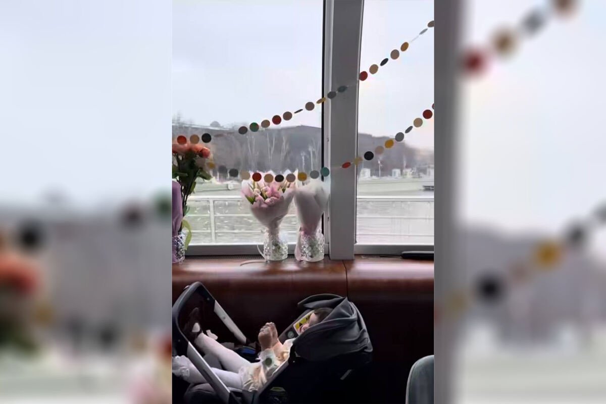 Жена Петросяна показала редкое фото годовалой дочери на прогулке Жена Петросяна показала редкое фото годовалой дочери на прогулке