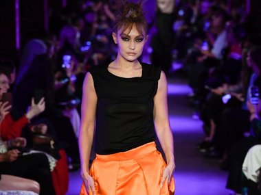 Slide image for gallery: 11232 | Джиджи Хадид на показе Tom Ford