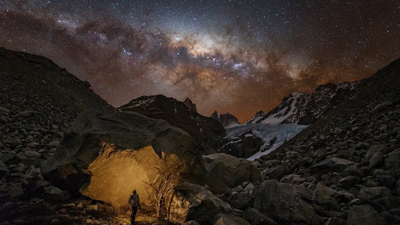Звездное небо над ледником «Белые камни» (Piedras Blancas) в Национальном парке Лос-Гласиарес, Аргентина. 
