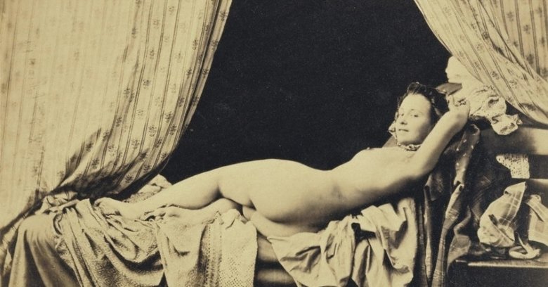 Эта фотография была сделана французом Феликсом-Жаком Муленом в середине XIX века. В 1951 году фотографа осудили за непристойный характер его работ, а сегодня эти же снимки стоят на аукционах по несколько тысяч евро