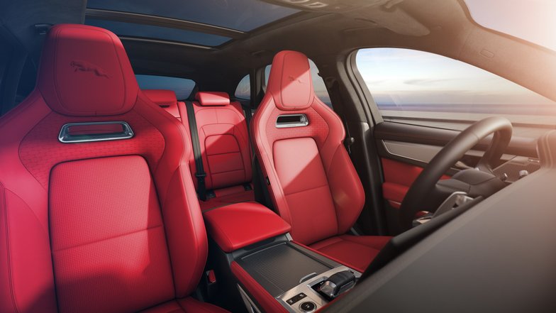 slide image for gallery: 26574 | Jaguar F-Pace