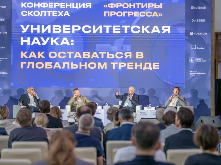 Люди в креслах Люди в креслах