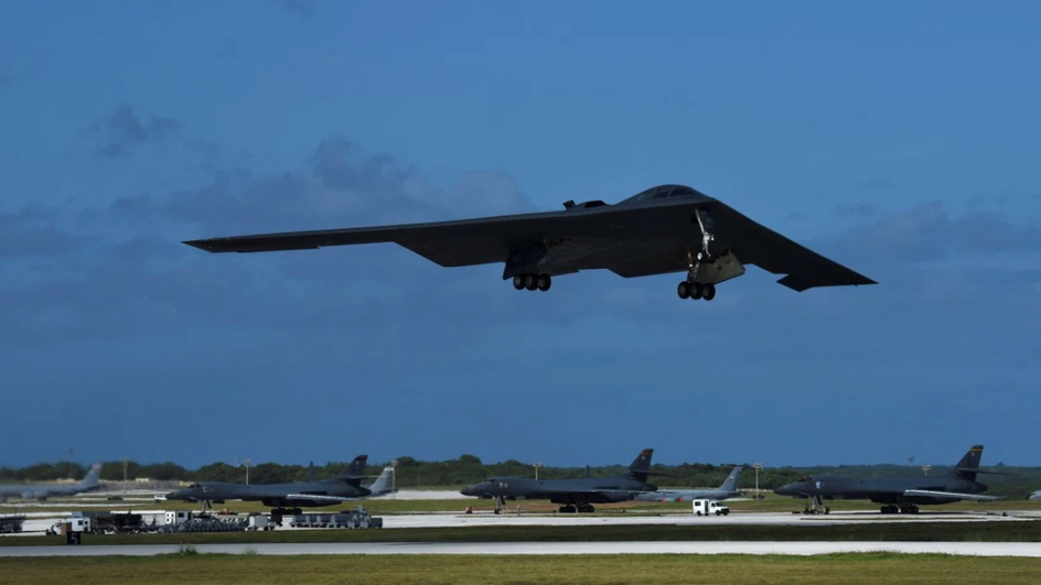 Бомбардировщик-невидимка B-2 Бомбардировщик-невидимка B-2