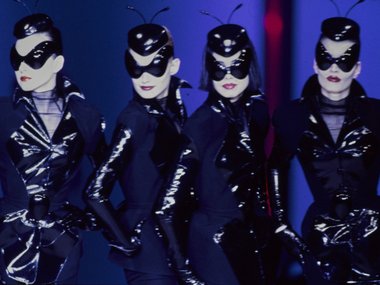 Показ Thierry Mugler 1997 года Показ Thierry Mugler 1997 года