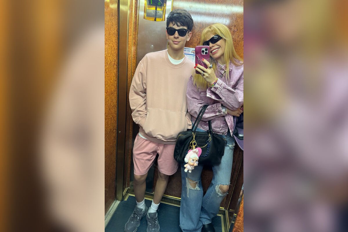 Стоцкая показала повзрослевшего сына, который стал выше нее ростом Стоцкая показала повзрослевшего сына, который стал выше нее ростом