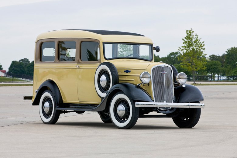 Первый коммерческий вариант Chevrolet Suburban, представленный в 1935 году