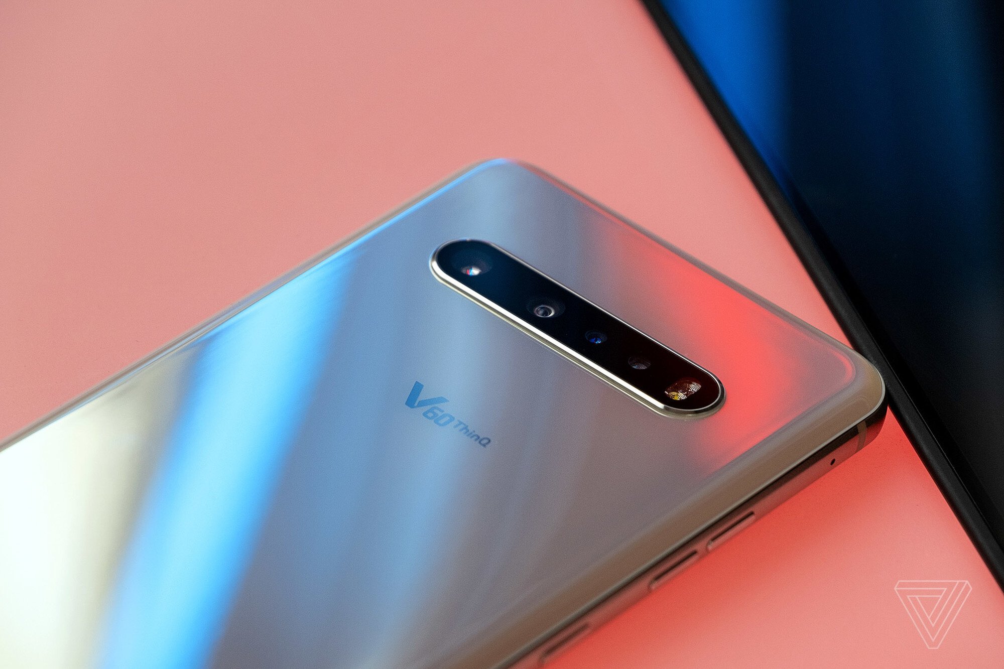 Представили LG V60: новый флагман со Snapdragon 865 и разъемом 3,5 мм -  Hi-Tech Mail.ru