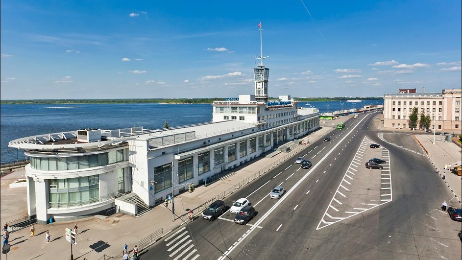 Речной вокзал на Нижне-Волжской набережной
