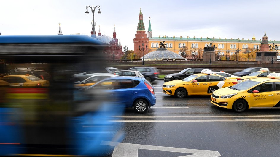 Выделенная полоса для общественного транспорта, такси Выделенная полоса для общественного транспорта, такси