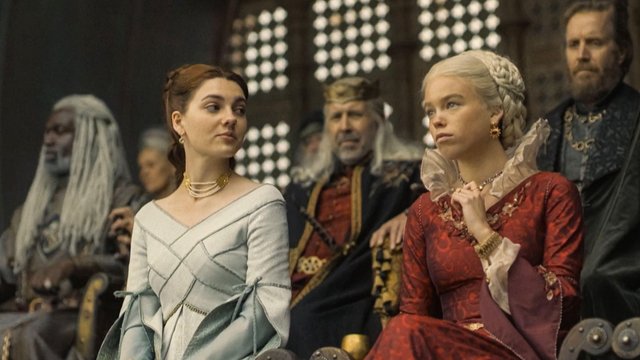 Эмили Кэри и Милли Олкок в сериале «Дом Дракона» Эмили Кэри и Милли Олкок в сериале «Дом Дракона»
