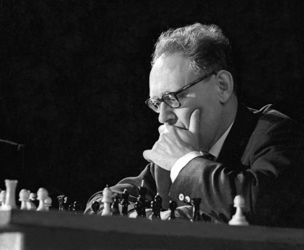 «Патриарх советских шахмат». 110 лет назад родился Михаил Ботвинник