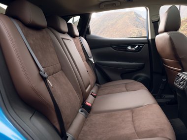slide image for gallery: 26726 | Nissan Qashqai салон