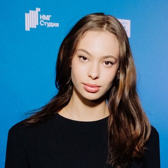 Ника Жукова на премьере сериала «ВИА 'Васильки'», фото: онлайн-кинотеатр Wink.ru