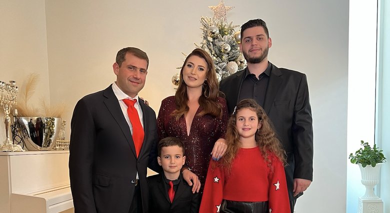 Жасмин с мужем Иланом и детьми — Марком, Маргаритой и Михаилом