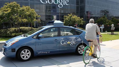 Беспилотные автомобили от Google и  Uber. Фото: cdn.oto.net и npr.org