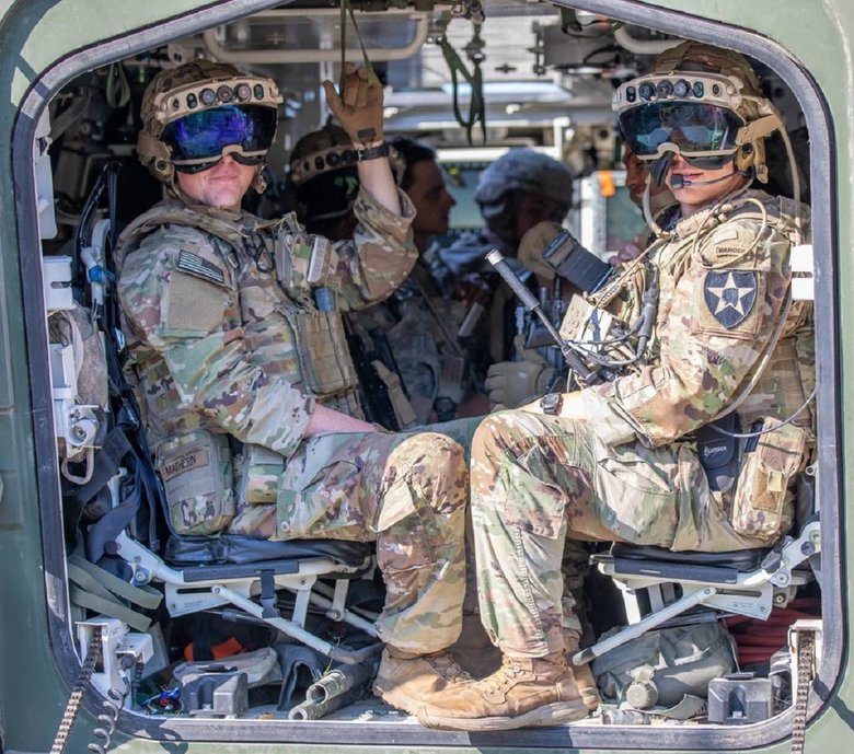 Американские солдаты носят модернизированные очки с интегрированной системой визуального усиления. Фото: Chandler Coats/Army