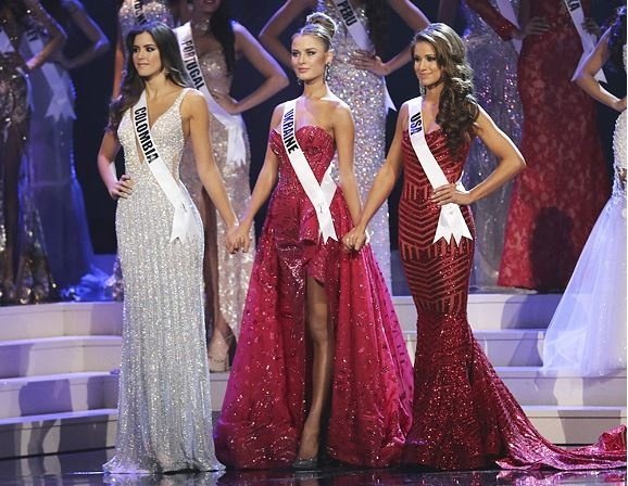 Финалистки конкурса (слева направо): Паулина Вега, Диана Гаркуша, Ниа Санчес
