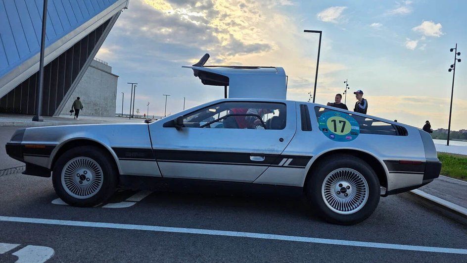 DeLorean DMC-12 внешний вид DeLorean DMC-12 внешний вид