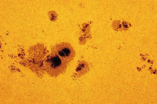 Группа солнечных пятен AR1520 на снимке 7 июля 2012 года